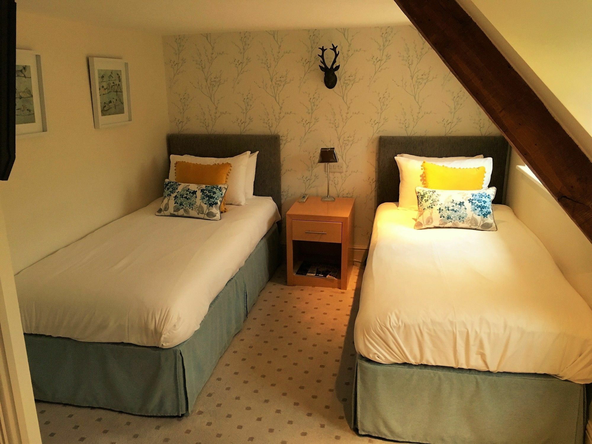 The Highworth Hotel Swindon Dış mekan fotoğraf